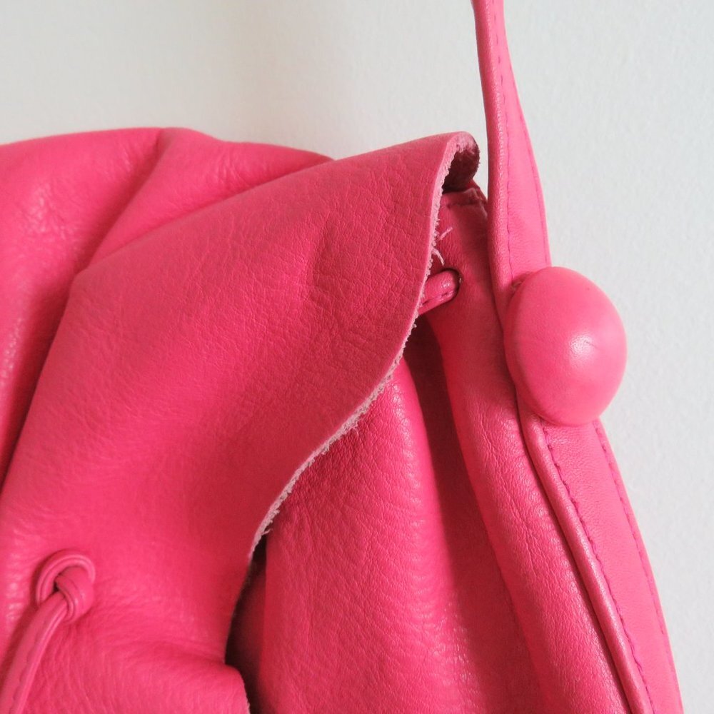 VINTAGE 80s CARLOS FALCHI Bubblegum Pink Leather Butterfly Slouch Crossbody Bag - Picture 2 of 16